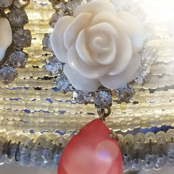 ANTHROPOLOGIE ▪︎ RingAroundRoses  Crystal NECKLACE - Picture 3 of 8